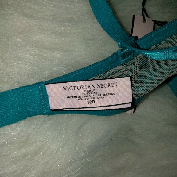 Victoria's Secret Push Up Bra - Picture 5 of 5